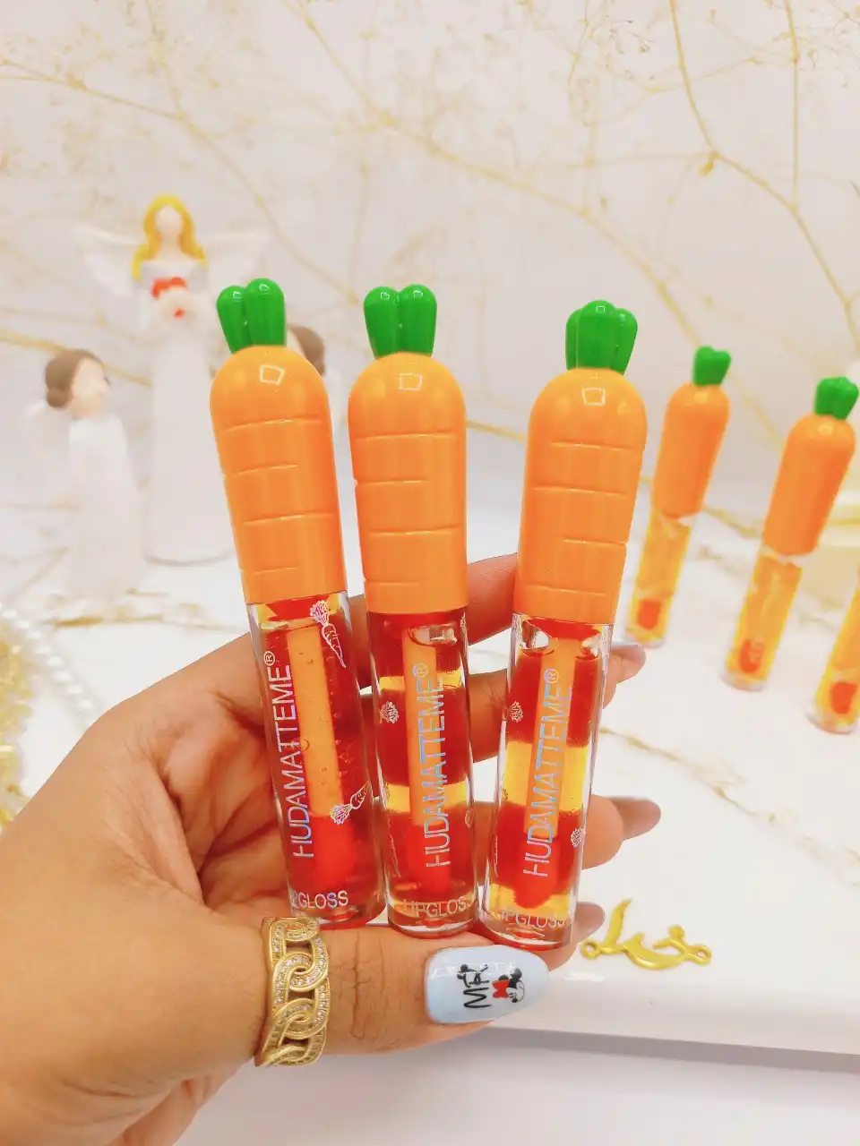 برق لب و لیپ گلاس درب هویج هدا مات می HUDA MATTE ME کد X050
